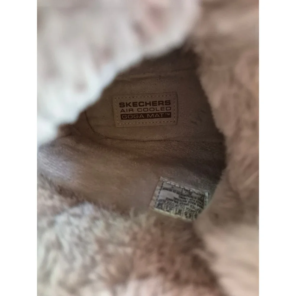 Modern Skechers Boots Lush Rust Suede Faux Fur Pom Pom Cozy Cabin Core Apres Ski